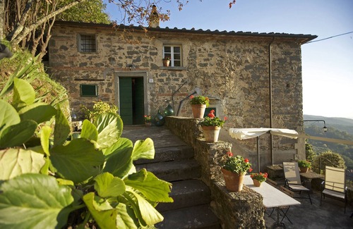 Vellano Apartment | Casa Verde Holiday Apartment an Hour from Florence, Pisa, Lucca and the Coast.