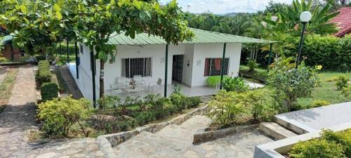 Tocaima House | Casa verde, Rancho de los Caballeros