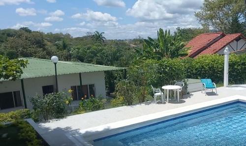 Tocaima House | Casa verde, Rancho de los Caballeros