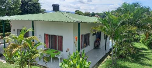 Tocaima House | Casa verde, Rancho de los Caballeros