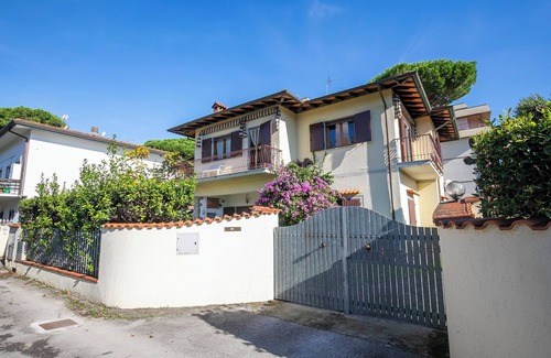 Forte dei Marmi Apartment | Casa Vittoria 800m from sea