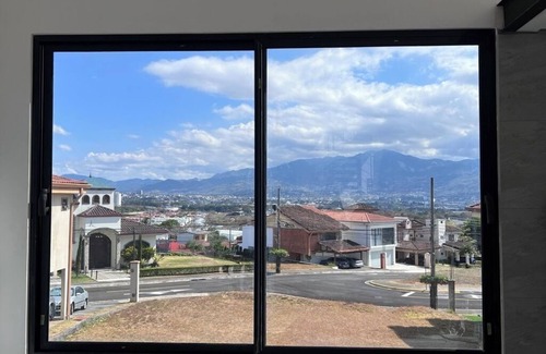 Heredia House | Casa13: Experience the joy of living in this delightful 3 bedroom house
