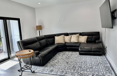 Courier City - Oscawana House | Casablanca - LUXURY 3 STORIES - WALK TO RESTAURANTS/BARS