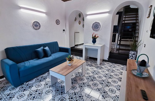 Pucara Apartment | CASAGIUGIUside Vietri's main street with traditional ceramics, restaurants