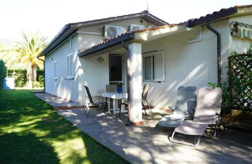 Lacona Apartment | casaisoladelba immersa nel verde a 80mt dalla spiaggia