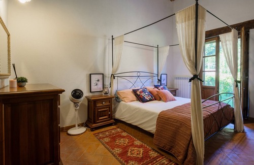 Arcidosso Villa | Casal'Terra Villa with Private Garden & Wi-Fi