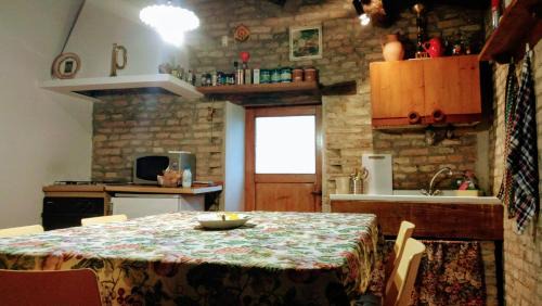 Mombaroccio House | Casale Ariella Patricio