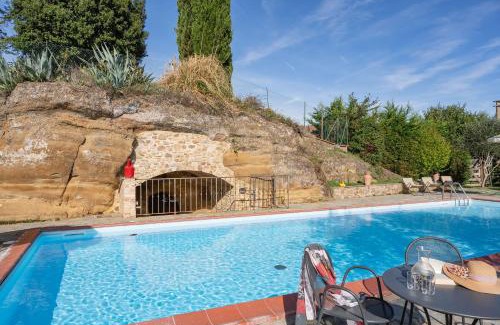 Casole d'Elsa Villa | Casale del Bosco by VacaVilla