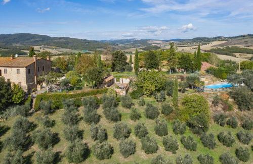 Casole d'Elsa Villa | Casale del Bosco by VacaVilla