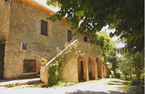Gubbio Apartment | Casale Gli Angeli-Charming Villa with Garden and Parking!
