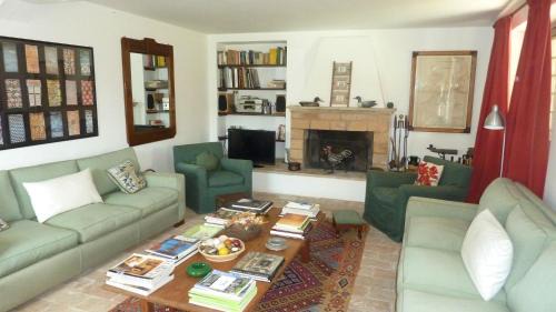 Santa Vittoria in Matenano Villa | Casale Oliva in a landscape of oaks, olive e cherry trees