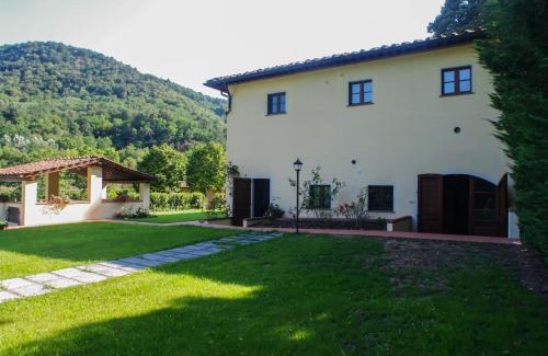 Villabuona Apartment | CASALE LA FATA -tipico toscano immerso nelle colline tra Lucca e Versilia, 6 appartamenti indipendenti