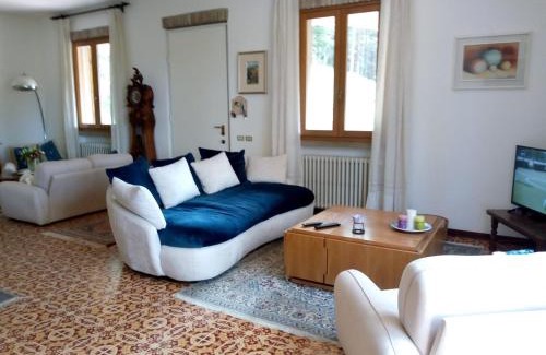 Mombaroccio Apartment | Casale La Pineta