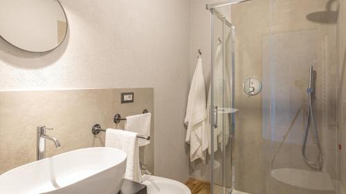 Loreto Villa | CASALE THE PLACE 6&2, Emma Villas