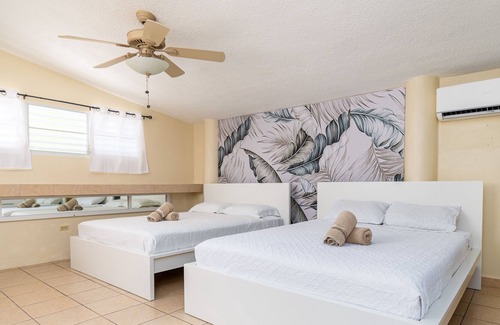 Pedernales House | Casamares: Vacation Room with Pool and Jacuzzi 5 min from Beach and Poblado