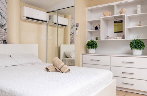Pedernales House | Casamares: Vacation Room with Pool and Jacuzzi 5 min from Beach and Poblado