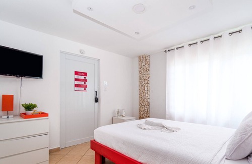 Pedernales House | Casamares: Vacation Room with Pool and Jacuzzi 5 min from Beach and Poblado