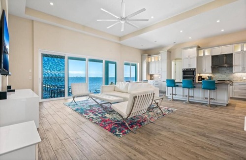 Tropic House | Casamigos. Luxury waterfront-Swim with Dolphins-Private Beach. Pet Friendly!