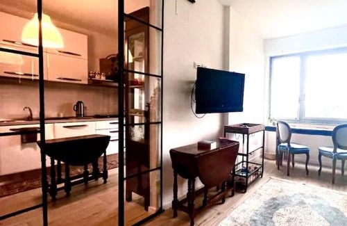 Recco Apartment | CasAmore Privacy e Panorama Comodo a tutti i servizi Silenzioso Posto auto e box per auto piccole e moto, si accede attraverso scale