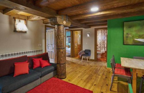 Gracionepel House | Casapirineos Apartamentos
