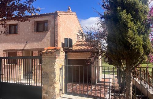 Cabanas de Polendos House | Casas Rurales VELASCO