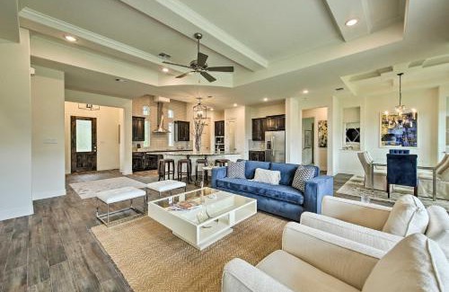 Spring Branch House | Cascada at Canyon Lake about 1 Mi to Wedding Venues!