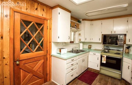 Cascade-Chipita Park Cabin | Cascade Cabin by the Creek