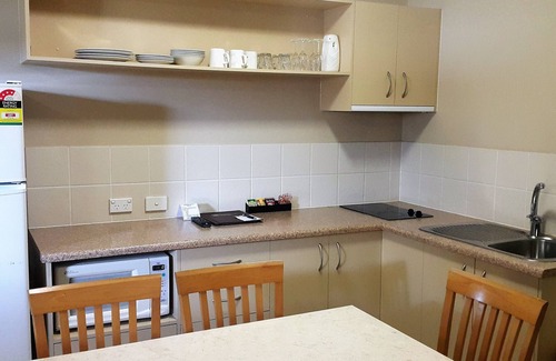 Rosslea Hotel | Cascade Motel In Townsville