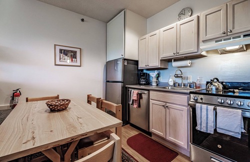 Sunday River Area Condo | Cascades Ski-in/Ski-out one bedroom sleeps 7