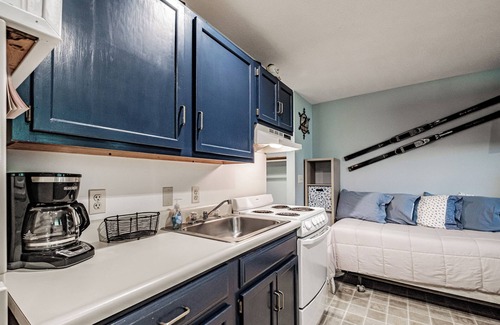 Sunday River Area Condo | Cascades studio Sleeps 3