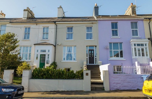 Ramsey Cottage | Cascadia House - a holiday cottage that sleeps 4 guests in 2 bedrooms