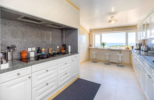 Monserrate Villa | Cascais Deluxe - Six Bedroom Villa, Sleeps 12