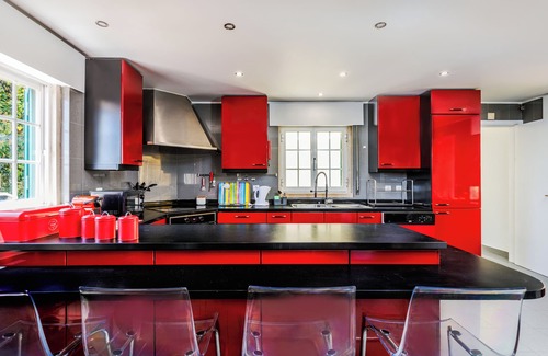 Barcarena House | Cascais/Lisbon, private spa jacuzzi, garden, pool & barbecue beach House