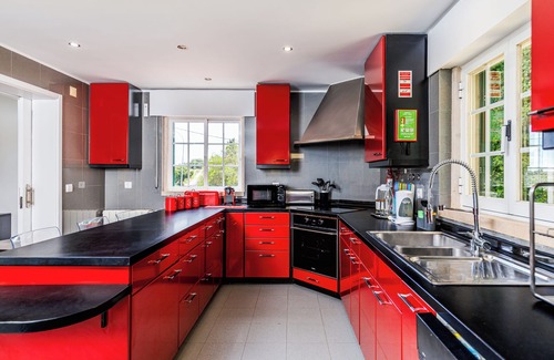 Barcarena House | Cascais/Lisbon, private spa jacuzzi, garden, pool & barbecue beach House