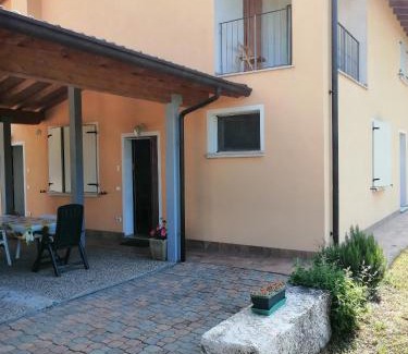 Villanuova sul Clisi Apartment | Cascina Legnago bilocale a 6 chilometri da Salò