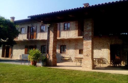 Farigliano House | Cascina Stralla