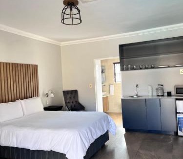 Klerksdorp House | Casero Guesthouse