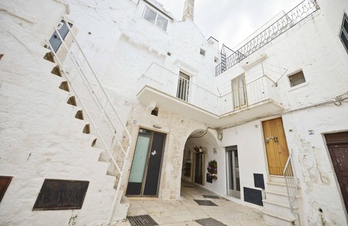 Old Town Cisternino Apartment | Casetta Arco con balcone