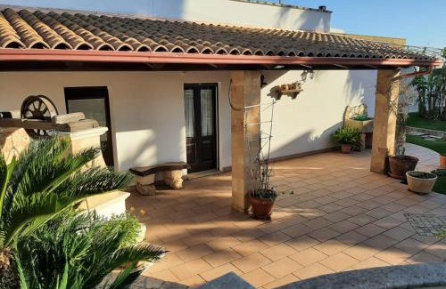 Parabita House | Casetta Dei Nonni con Giardino, by Apuliahome