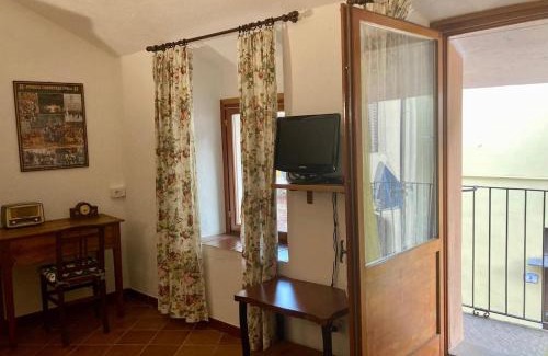 Salerano Canavese Apartment | Casetta Fiabesca near Ivrea