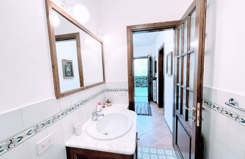 Strettura House | Casetta - sleeps 5 with pool and patio-terrace - overlooks mountains, valleys