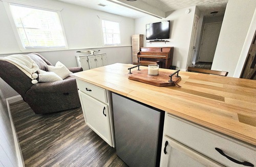 Webster Crossing House | Casey's Place: Private Pool & Chef's Kitchen