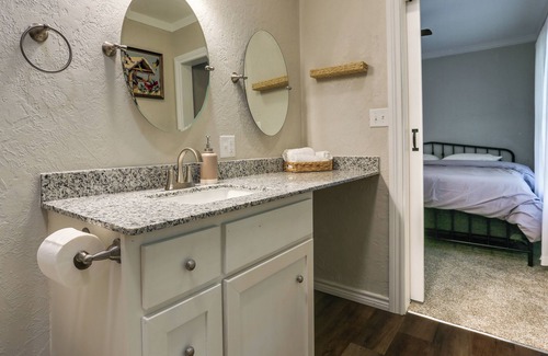 Durant House | 'Casino Cottage' Getaway: 4 Mi to Choctaw Casino!