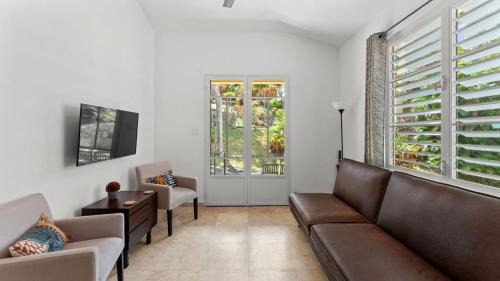 Puntas Apartment | Casita 1 at Ceiba Tree Inn. Tranquility with Garden Views and Pergola with Ocean Overlook