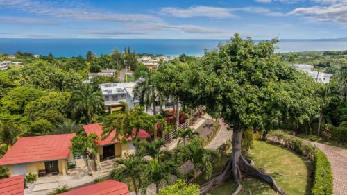 Puntas Apartment | Casita 4 at Ceiba Tree Inn. Tranquility with Garden Views and Pergola with Ocean Overlook