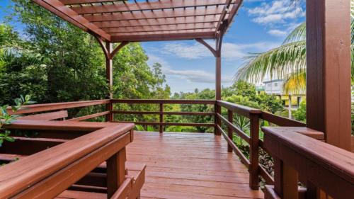 Puntas Apartment | Casita 4 at Ceiba Tree Inn. Tranquility with Garden Views and Pergola with Ocean Overlook