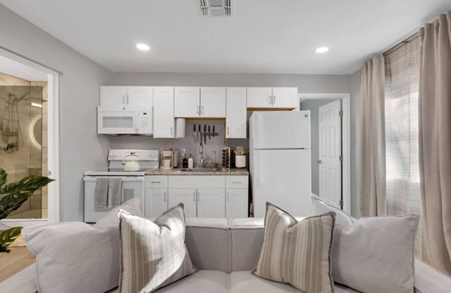 Vista Del Monte House | Casita Blanca Near TMC