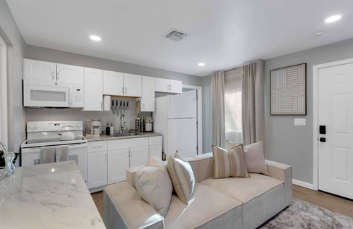 Vista Del Monte House | Casita Blanca Near TMC
