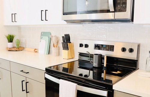 Milwood Apartment | Casita Cactus - King Suite near Domain - with Gym and Pool