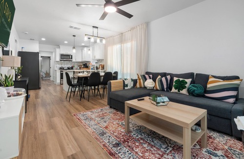 Eastside Promise Neighborhood House | Casita Clover/Downtown/Alamo Dome/Frost Bank Center/Fort Sam Houston AFB